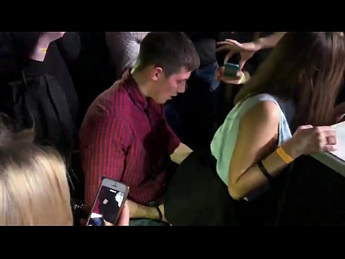 ❤️ Sexe real en una discoteca russa. Noia russa de 18 anys a l'anus i la vagina follada en una discoteca ️❌ Fota a nosaltres ❌
